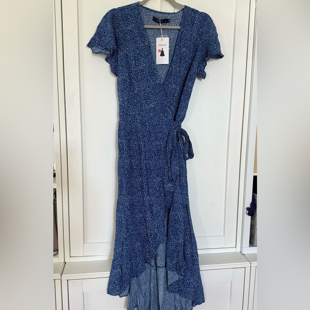 Chic Blue Midi Dress with Ruffle Sleeves
